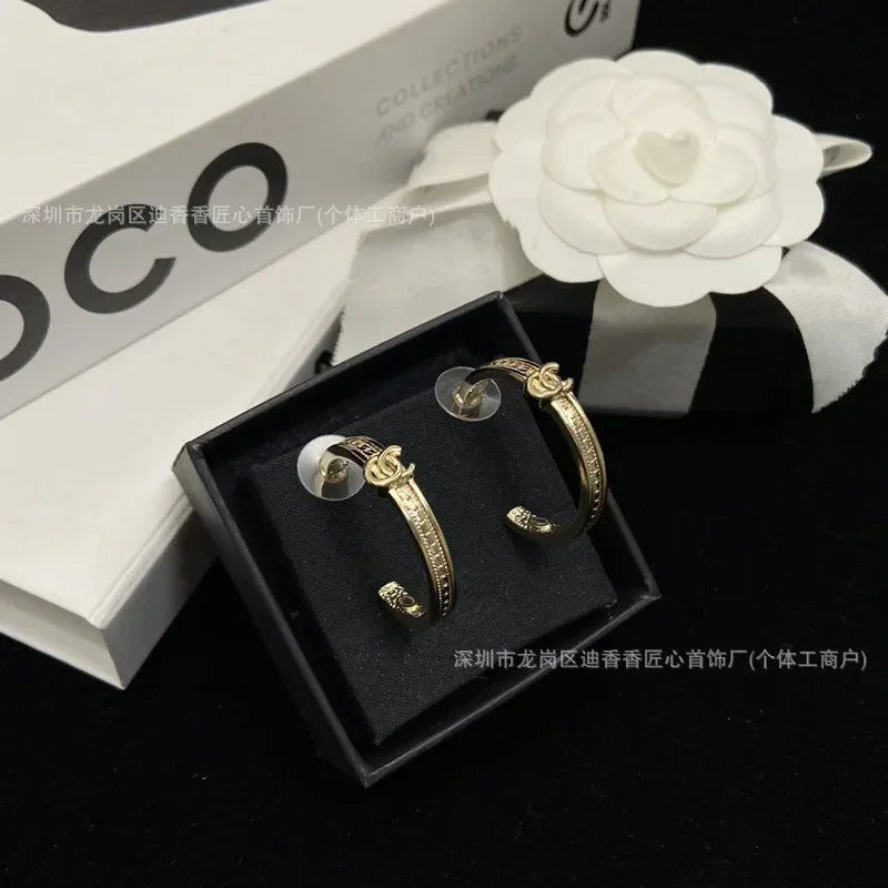Classic Snake Bone Classic Versatile Light Gold Stud Earrings Fashion Premium Silver Needle Women