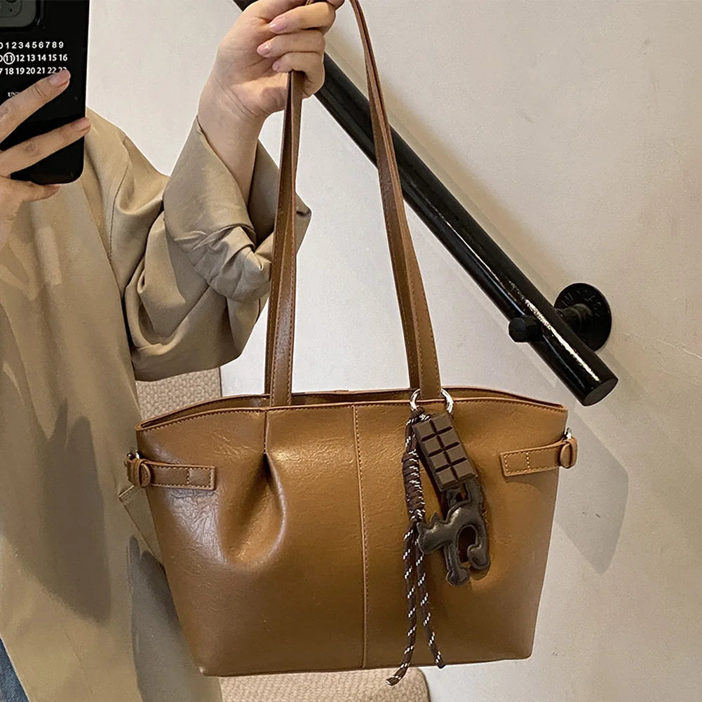 Tote Shoulder Bag for Women PU Leather Large Capacity Retro Shoulder Handbag Zipper Satchel Bag with Pendant Commuting Bag