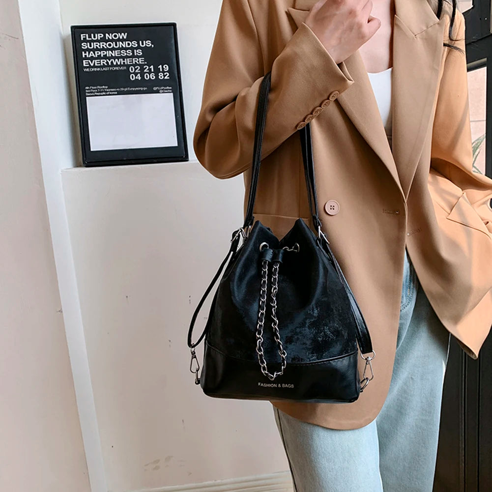 Women Simple Messenger Bag Large Capacity PU Drawstring Bucket Bag Chic Hobo Bag Solid Color Adjustable Strap for Outdoor Travel