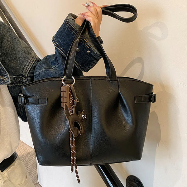 Tote Shoulder Bag for Women PU Leather Large Capacity Retro Shoulder Handbag Zipper Satchel Bag with Pendant Commuting Bag
