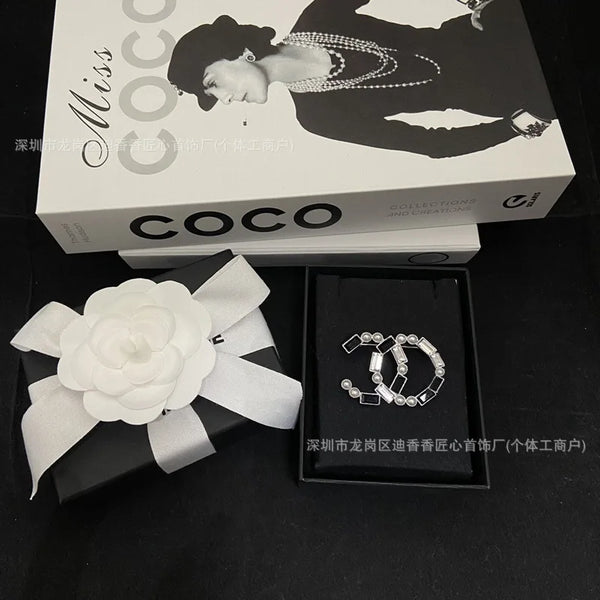 Small Pearl Black and White Splicing Brooch Women's Light Luxury French Pin High-end Square Diamond Brooch