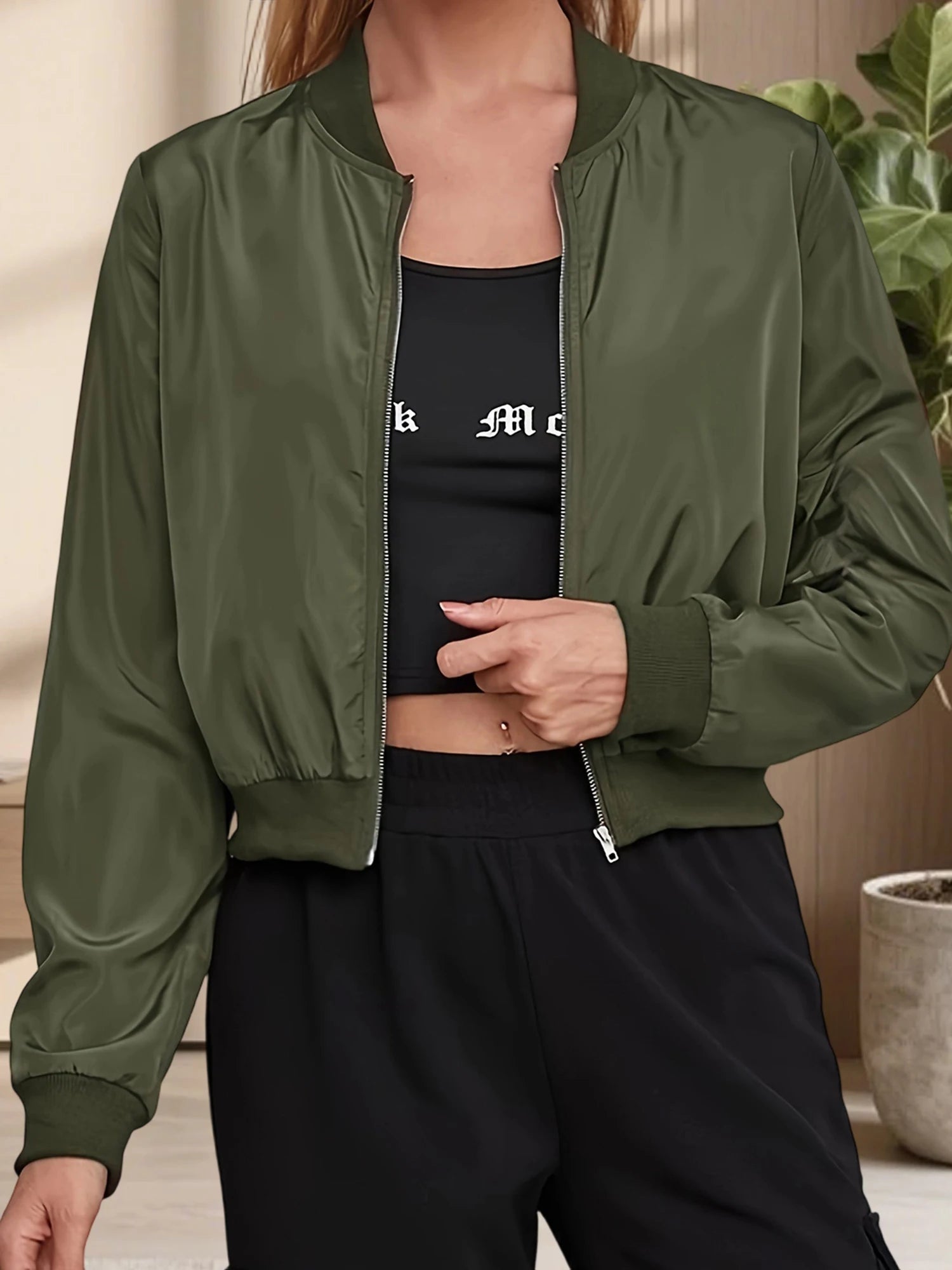 Women s Stylish Denim Jacket with Frayed Hem and Distressed Details Casual Fashionable Lightweight Outerwear Coat