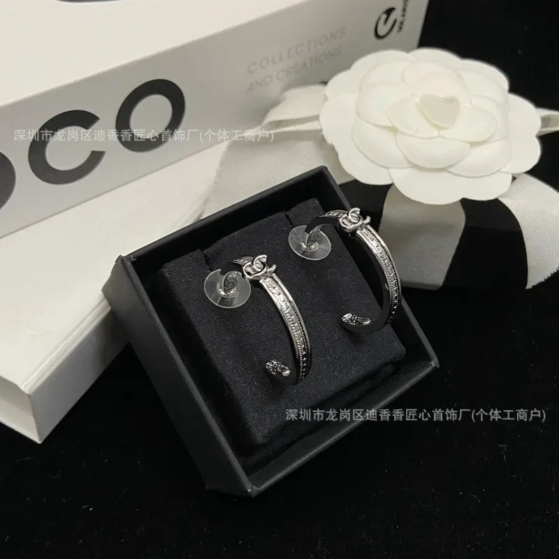 Classic Snake Bone Classic Versatile Light Gold Stud Earrings Fashion Premium Silver Needle Women