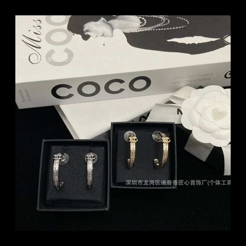 Classic Snake Bone Classic Versatile Light Gold Stud Earrings Fashion Premium Silver Needle Women