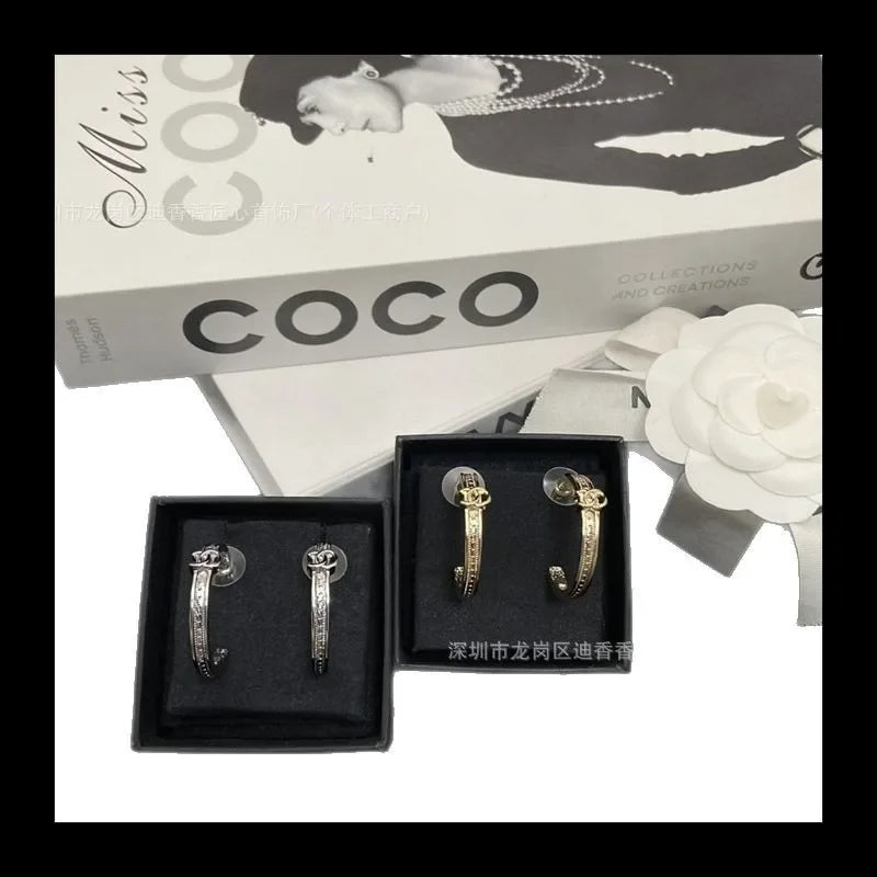 Classic Snake Bone Classic Versatile Light Gold Stud Earrings Fashion Premium Silver Needle Women