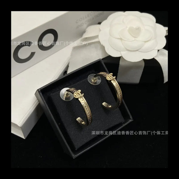 Classic Snake Bone Classic Versatile Light Gold Stud Earrings Fashion Premium Silver Needle Women